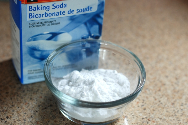 How to Clean Hair Naturally with Baking Soda Hair Wash - Cooking With a  Full Plate